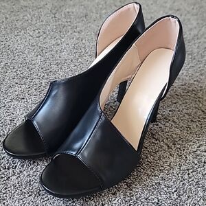 🆕️Women's Trendy Black Stilettos Sz 9